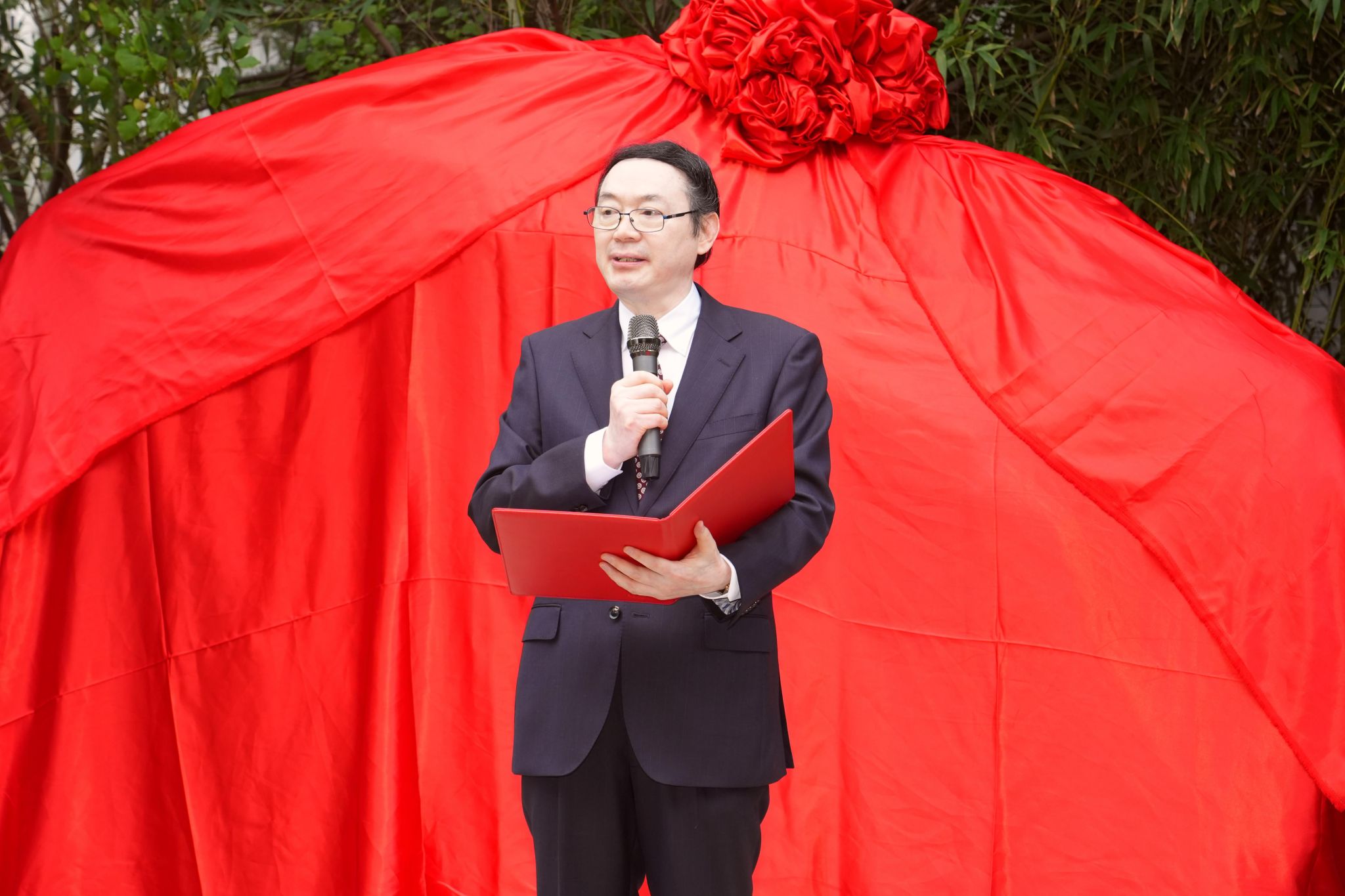 粮食和物资储备学院举行院石揭幕仪式